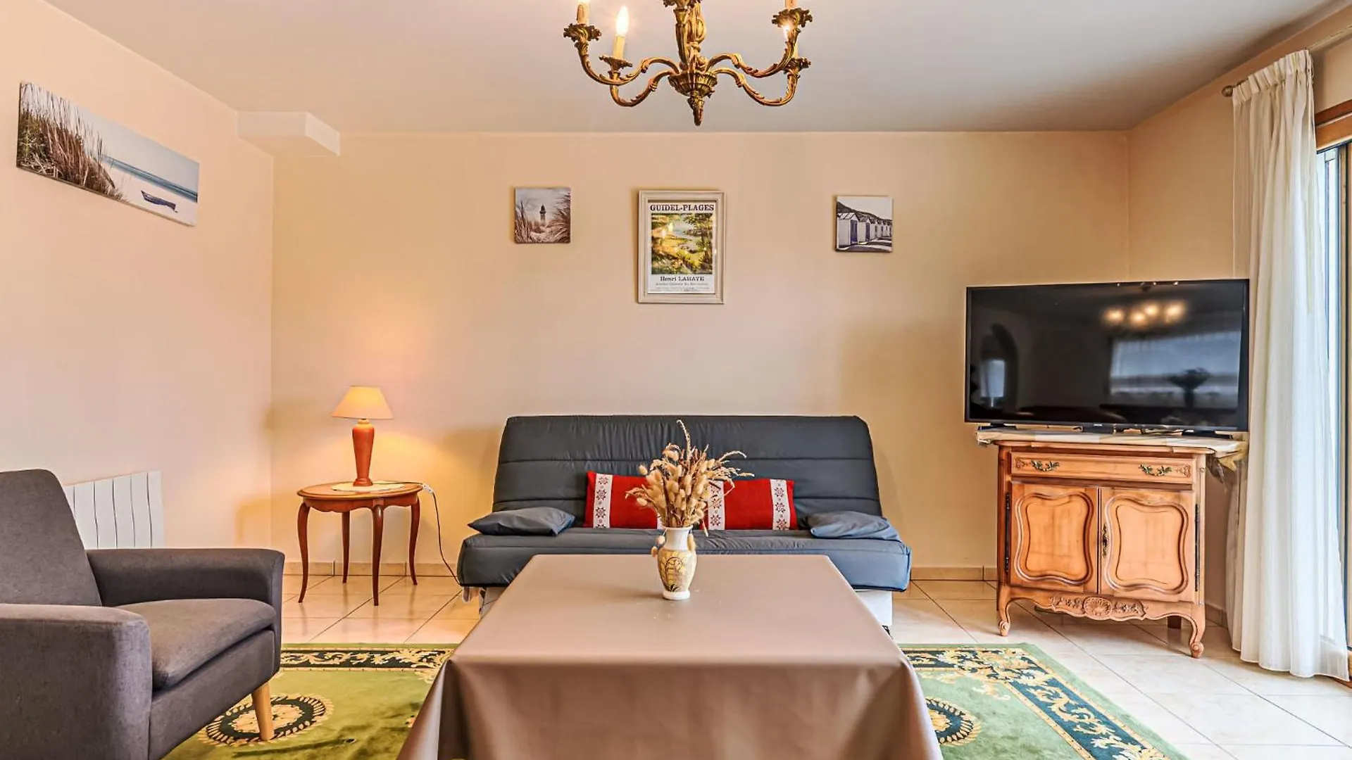 Apartment Appartement Le Prat By Interhome ギデル