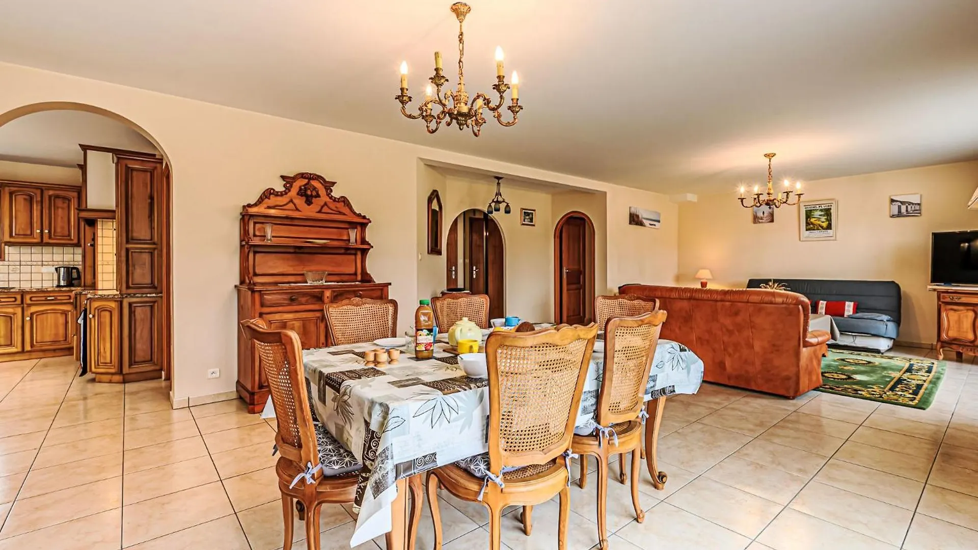 Apartment Appartement Le Prat By Interhome ギデル